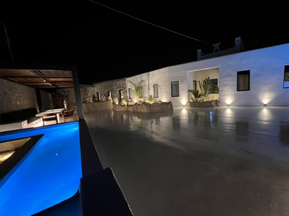 Mykonos Town Black Villa