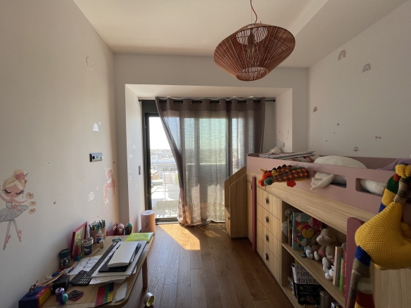 Μοναδικό διαμέρισμα 9ου ορόφου Νέα Παραλία,Ευζώνων